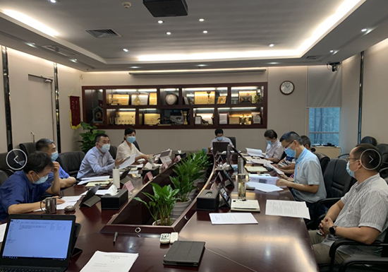 集团党委理论学习中心组专题学习天下“两会”精神